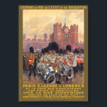 Parijs à Londres Vintage Poster 1914<br><div class="desc">Vintage travel poster met een groep bewakers in uniformen die marcheren en instrumenten spelen voor een groot gebouw met hoge, ronde torens. De tekst beschrijft een reisroute van Parijs naar Londen door Dieppe en Newhaven. Uitgegeven in 1914 in Frankrijk. Houd er rekening mee dat onze posters reproducties van hoge kwaliteit...</div>