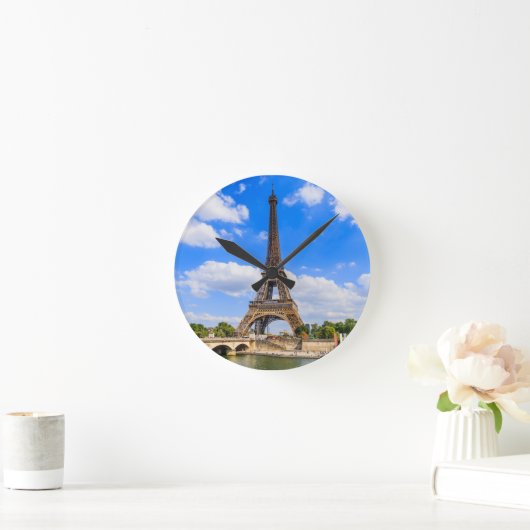 Parijs, Eiffeltoren en de Seine, Frankrijk. Ronde Klok (Huis)