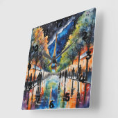 Parijs 's nachts reflecteert regenwater vierkante klok (Hoek)