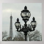 Paris Lamp Post and Eiffel Tower Scene in Winter Poster (Voorkant)