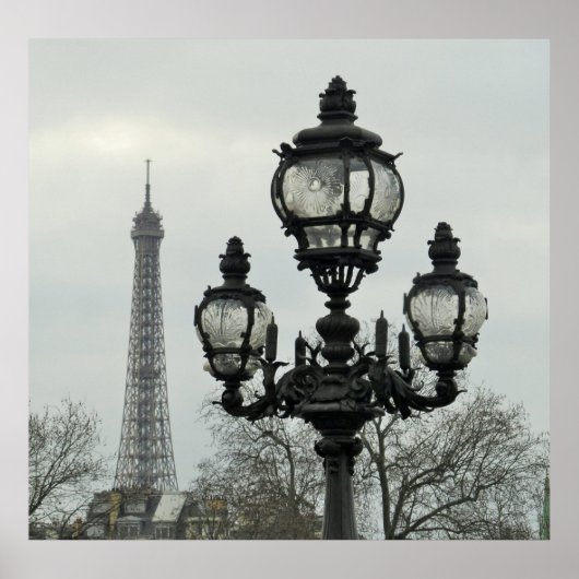 Paris Lamp Post and Eiffel Tower Scene in Winter Poster (Voorkant)