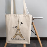 Paris Trip Chique Eiffeltoren Tote Bag<br><div class="desc">Personaliseer deze chique minimalistische Paris vakantie canvas tas voor uw familie reünie of meisjes reis. Een artistieke tekening van de Eiffeltoren met een vliegtuig erachter om uw vliegreis te symboliseren. Schattige aangepast cursief script op dit aandenken geschenk.</div>