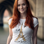 Paris Trip Chique Eiffeltoren Vrouwen T-shirt<br><div class="desc">Pas deze chique minimalistische Paris t-shirts aan voor uw meisjes reis of familie vakantie. Een artistieke tekening van de Eiffeltoren met een vliegtuig erachter om uw vliegreis te symboliseren. Schattige aangepast cursief script.</div>