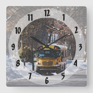 Parked School Bus in Winter Vierkante Klok