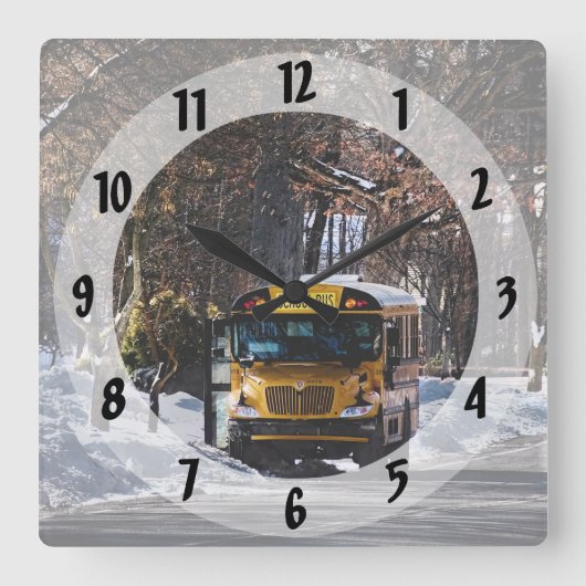 Parked School Bus in Winter Vierkante Klok (Voorkant)