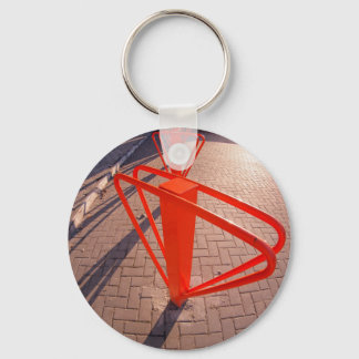 Parkeren voor fietsen in de straat sleutelhanger