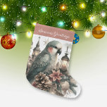 Parkiet Lantaarns Seizoenen Groeten Grote Kerstsok<br><div class="desc">Het vastleggen van de zoete en elegantie van een prachtige parkiet te midden van  lantaarns met een prachtig kerstboeket,  met pinecones,  poinsettia,  veren,  hulstbessen en kerstballen. Een perfecte kerstkous voor vogelliefhebbers.</div>