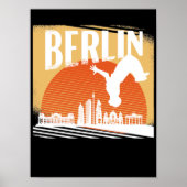 Parkour, freerunner, athlete in Berlin gift Poster (Voorkant)