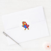 Parrot als koning met kroon ronde sticker (Envelop)