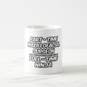 Part-time maxillofaciale chirurg...fulltime ninja koffiemok (Center)