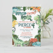 Partij als een Dinosaur Birthday-uitnodiging Kaart (Staand voorkant)