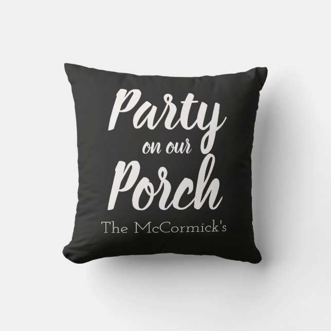 Partij op ons Porch Quote Black White - persoonlij Buitenkussen (Voorkant)