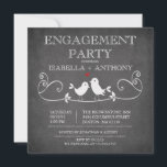 partij voor het Tortelduifjes van Chalkboard Kaart<br><div class="desc">Trendy krijtbordTortelduifjes verloven de partijuitnodiging met een populair bord van het bord met een schattig paar liefdesvogels met een hart op een fancy bloeiende tak. Voor een extra speciale aanraking is de achterkant van onze uitnodigingen afgestemd op ons voorontwerp. Perfect modern en populair krijtbordverloving Ze zijn betrokken bij de aankondiging...</div>