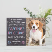 Partner in Crime Family Dog Zwangerschap Aankondig Aankondiging (Staand voorkant)