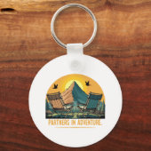 Partners in Avontuur | Retro Bergkamperen Sleutelhanger (Achterkant)