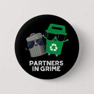 Partners in Grime Funny Trash Pun Dark BG Ronde Button 5,7 Cm