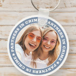 Partners in misdaad BFF Simple Modern Custom Photo Sleutelhanger<br><div class="desc">Dit eenvoudige en moderne ontwerp is samengesteld uit serif typografie en voegt een douanefoto toe.</div>