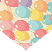 Party balloons in different colors korte tafelloper (Hoek)