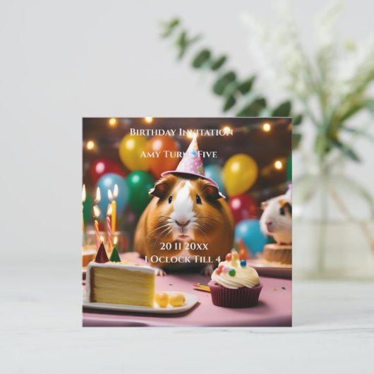 Party Guinea Pig viert feest met taart en ballon, Save The Date (Staand voorkant)