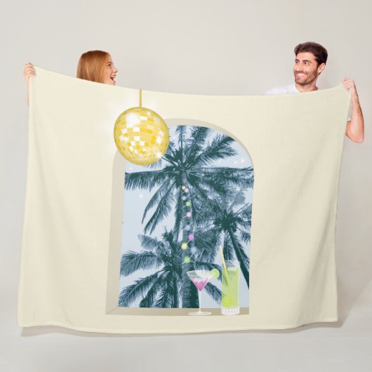 Party Lights Cocktails Disco Ball Palms op Geel Fleece Deken (In situ)