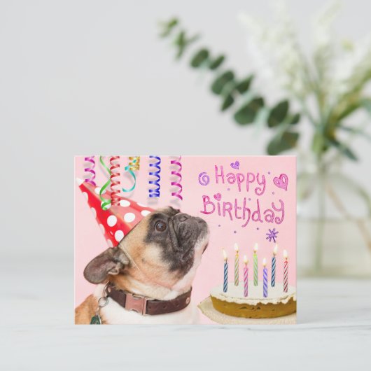 Party Pug en verjaardagstaart Uitnodiging Briefkaart (Staand voorkant)
