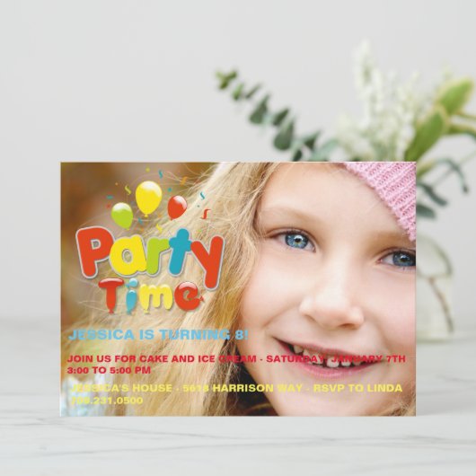 Party Time Custom Photo Birthday Uitnodiging (Staand voorkant)