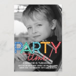 Party Time Photo Birthday Invitation Kaart<br><div class="desc">Pas deze nieuwe en moderne uitnodiging van de Dag van de Dag aan met uw favoriete foto! Meer kleuren zijn beschikbaar op berryberrysweet.com  



  


com</div>