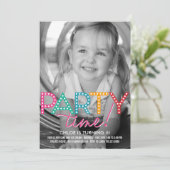 Party Time Photo Birthday Uitnodiging (Staand voorkant)