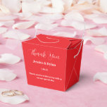 Party Treat Favoriet Box Bedankdoosjes<br><div class="desc">Deze partij gunst box wordt getoond in een elegante rode kleur. Pas dit item aan en wijzig de voorbeeldtekst in de jouwe. Tip: Voeg gewoon je geweldige lekkernijen toe en voeg wat feestelijk lint toe.</div>