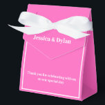 Party Treat Favoriet Box Bedankdoosjes<br><div class="desc">Deze party gunst box wordt getoond in een elegante hete roze en witte kleur. Pas dit item aan en wijzig de voorbeeldtekst in de jouwe. Tip: Voeg gewoon je geweldige lekkernijen toe en voeg wat feestelijk lint toe.</div>