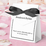 Party Treat Favoriet Box Bedankdoosjes<br><div class="desc">Deze partij gunst box wordt getoond in een elegante zwart-witte kleur. Pas dit item aan en wijzig de voorbeeldtekst in de jouwe. Tip: Voeg gewoon je geweldige lekkernijen toe en voeg wat feestelijk lint toe.</div>