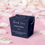 Party Treat Favoriet Box Bedankdoosjes<br><div class="desc">Deze partij gunst box wordt getoond in een elegante marine kleur. Pas dit item aan en wijzig de voorbeeldtekst in de jouwe. Tip: Voeg gewoon je geweldige lekkernijen toe en voeg wat feestelijk lint toe.</div>