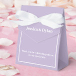 Party Treat Favoriet Box Bedankdoosjes<br><div class="desc">Deze partij gunst doos wordt getoond in een elegante lavendel en witte kleur. Pas dit item aan en wijzig de voorbeeldtekst in de jouwe. Tip: Voeg gewoon je geweldige lekkernijen toe en voeg wat feestelijk lint toe.</div>