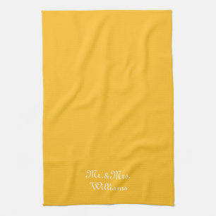 Pas de achternaam van Couple aan Mr. & Mrs yellow Theedoek