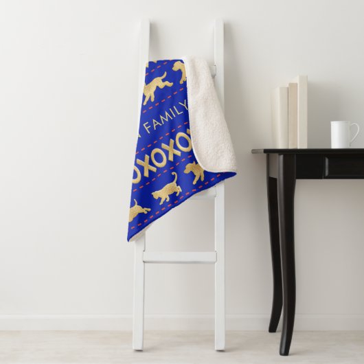 Pas de "Furry Little Kerstmis"-knijper aan Sherpa Deken (In situ)