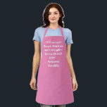 Pas de tekst van de Naam minimalistisch elegant ro Schort<br><div class="desc">Pas Naamtekst minimalistisch roze wit Schort aan Pas aan,  personaliseer met naam,  citaat,  uitdrukking,  of tekst Groot voor koks,  koks,  aardewerk,  keramiek,  ambachten,  werk,  keuken,  bakken,  bbq,  grill,  en ook bedrijven en winkels,  enz</div>