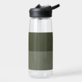 Pas de twee-tonige mos groene waterfles aan (Links)