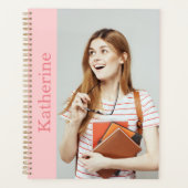 Pas foto en naam pastel kleur aan planner (Voorkant)