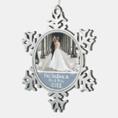 Pas getrouwd 1e kerstfoto Stusty Blue Tin Sneeuwvlok Ornament (Rechts)