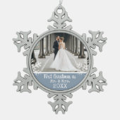 Pas getrouwd 1e kerstfoto Stusty Blue Tin Sneeuwvlok Ornament (Voorkant)