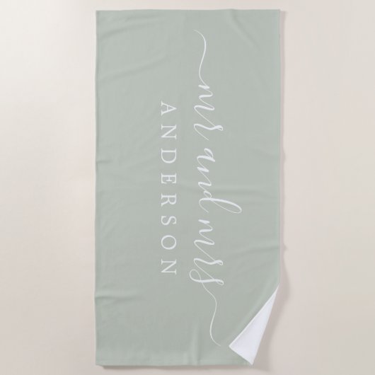 Pas getrouwd de heer Pastel Green Monogrammed Strandlaken (Voorkant)