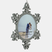 Pas getrouwd Eerste kerstfoto Handtekening script Tin Sneeuwvlok Ornament (Links)