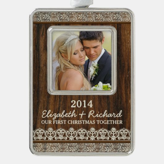 Pas getrouwd eerste kerstfoto rustieke houten kant verzilverd omlijst ornament (Voorkant)