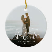 Pas getrouwd eerste Kerstmis, de heer en mevrouw e Keramisch Ornament (Voorkant)