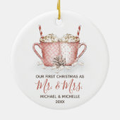 Pas getrouwd Eerste Kerstmis, warme cacaoMokken Keramisch Ornament (Achterkant)