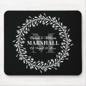 Pas getrouwd Keepomwille Couple Wreatmonogram Name Muismat (Voorkant)