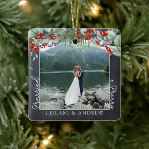 Pas getrouwd Kerstfoto Holly Greenery Krijtbord Keramisch Ornament