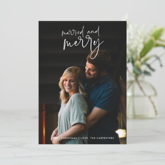 Pas getrouwd met huwelijk en vrolijk kerstfeest feestdagenkaart (Staand voorkant)