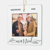 Pas getrouwd met kerstcadeautjes foto keramisch ornament (Links)