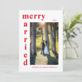 Pas getrouwd met vrolijk en gehuwd kerstfeest feestdagenkaart (Staand voorkant)